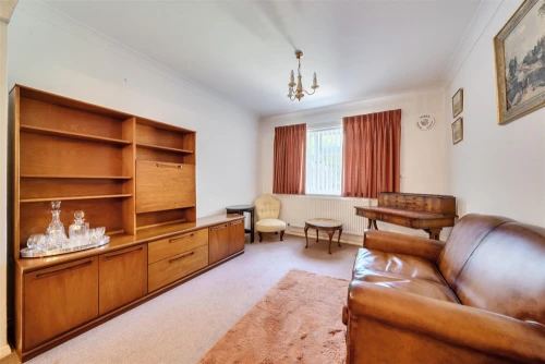 House - Semi-Detached Main Photo