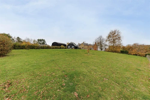 House - Semi-Detached Main Photo