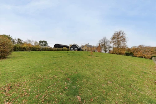 House - Semi-Detached Main Photo