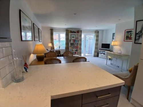 House - Semi-Detached Main Photo