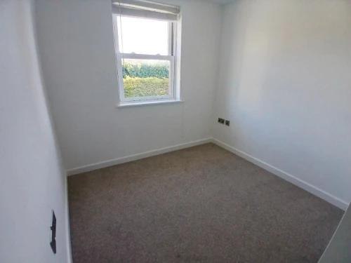 House - Semi-Detached Main Photo