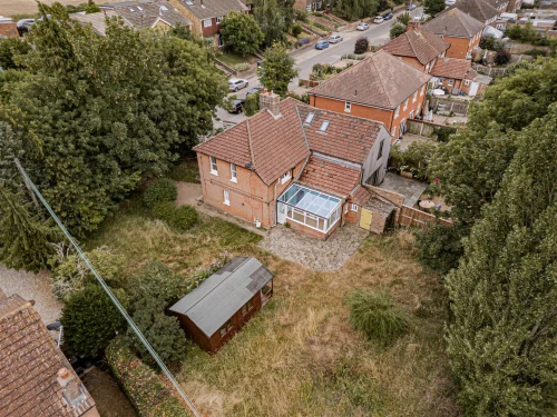 House - Semi-Detached Main Photo