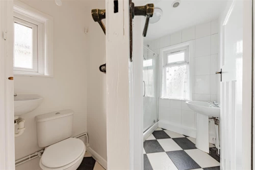 House - Semi-Detached Main Photo