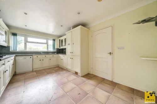 Bungalow - Detached Photo 4