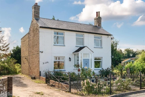 House - Detached Photo 3