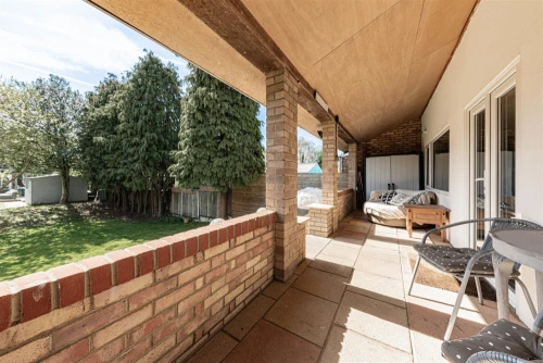 House - Semi-Detached Main Photo