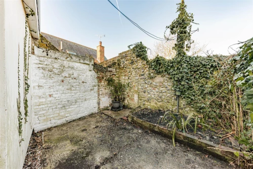 House - Terraced Main Photo