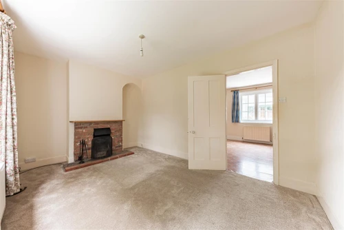 House - Semi-Detached Main Photo