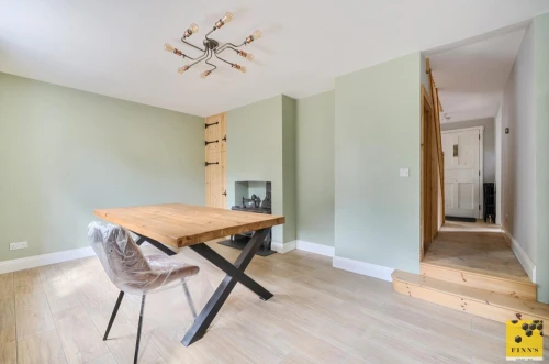 House - Semi-Detached Main Photo