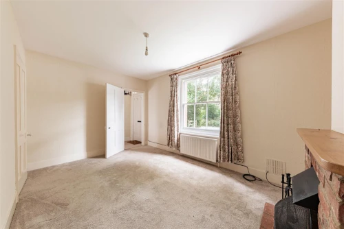 House - Semi-Detached Main Photo