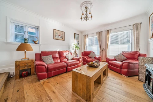 House - Detached Photo 4