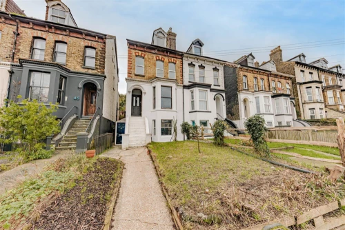 House - Semi-Detached Photo 2