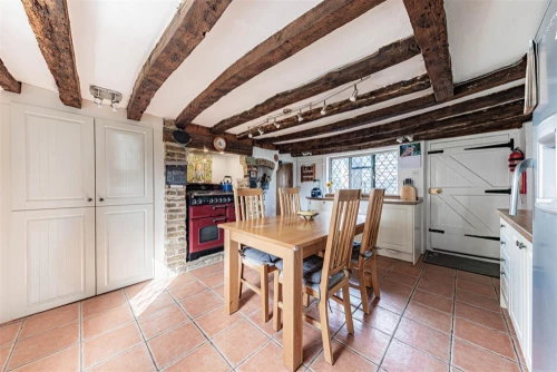 House - Semi-Detached Main Photo