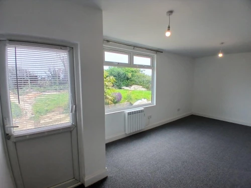 Bungalow - Detached Main Photo