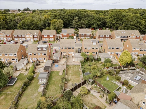 House - Semi-Detached Main Photo