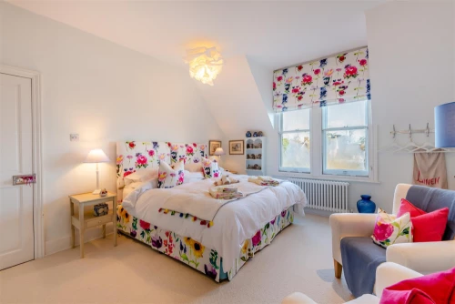 House - Semi-Detached Main Photo