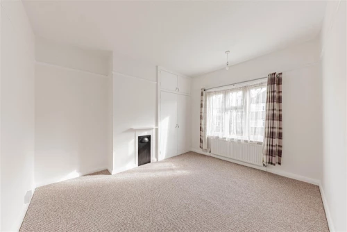 House - Semi-Detached Main Photo