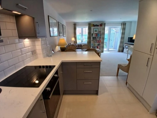 House - Semi-Detached Main Photo