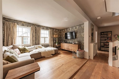 House - Semi-Detached Photo 4
