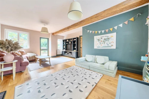 House - Semi-Detached Main Photo