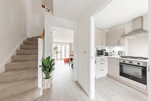 House - Semi-Detached Main Photo