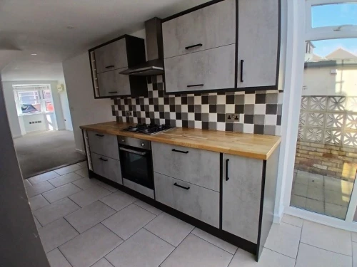 House - Semi-Detached Main Photo