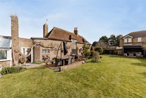 House - Semi-Detached Main Photo