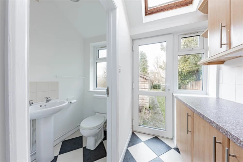 House - Semi-Detached Main Photo