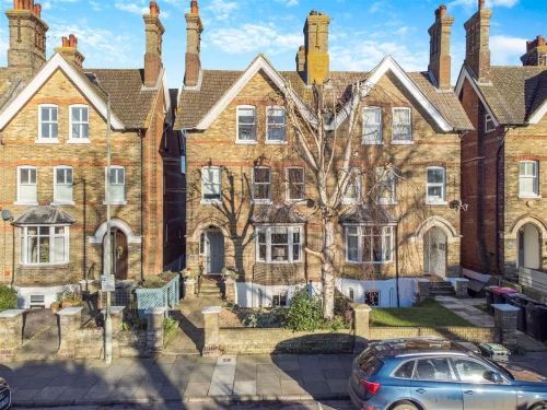 House - Semi-Detached Main Photo