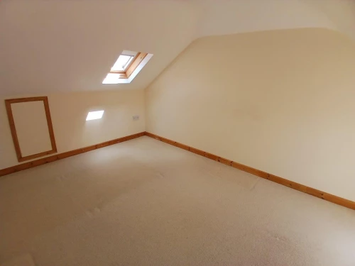 House - Semi-Detached Main Photo