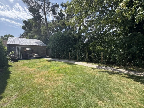 House - Semi-Detached Photo 4