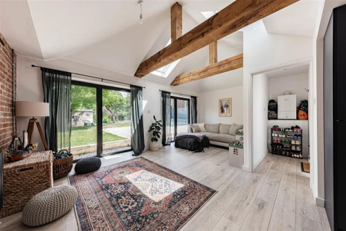 House - Semi-Detached Main Photo