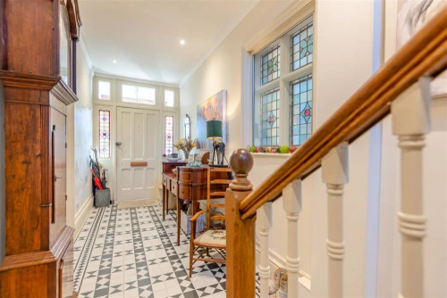 House - Semi-Detached Main Photo