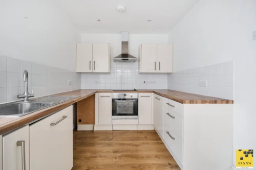 House - Semi-Detached Main Photo