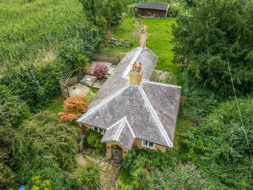 Bungalow - Detached Main Photo