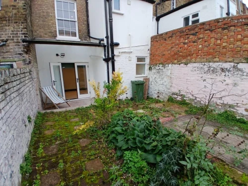 House - Terraced Main Photo