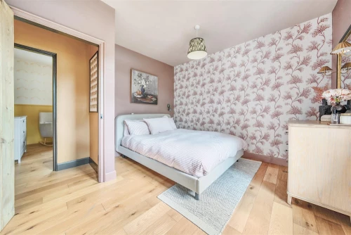 House - Semi-Detached Main Photo