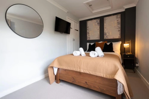 House - Semi-Detached Main Photo