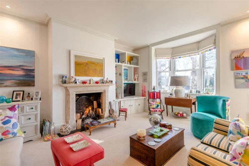 House - Semi-Detached Photo 2