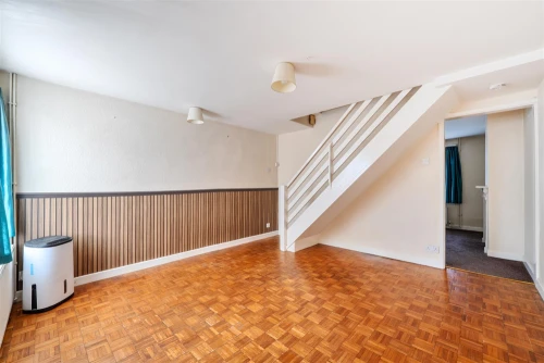 House - Semi-Detached Main Photo