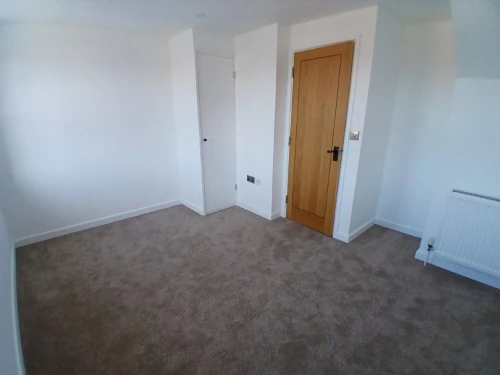 House - Semi-Detached Main Photo