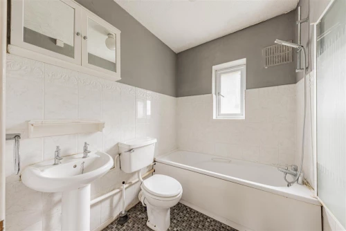 House - Semi-Detached Main Photo