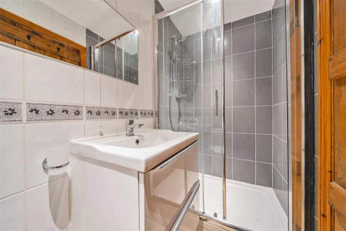 House - Semi-Detached Main Photo