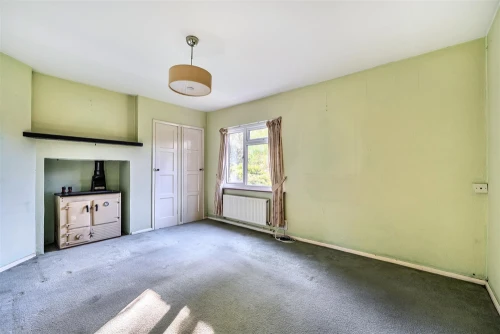 House - Semi-Detached Main Photo
