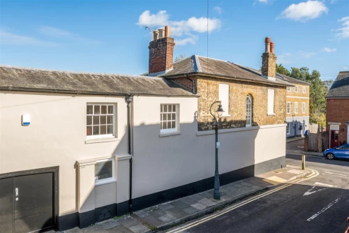 House - Townhouse Photo 2