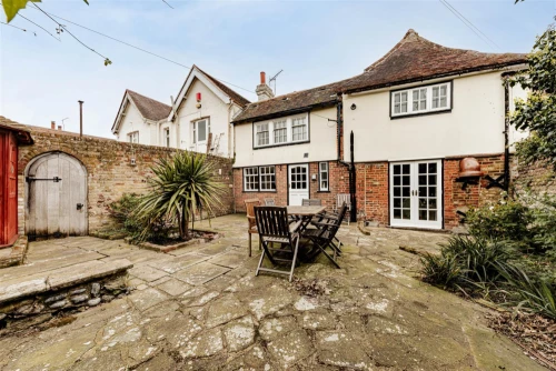 House - Terraced Main Photo