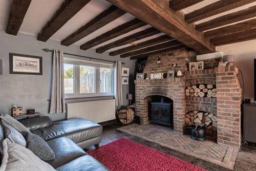 House - Semi-Detached Main Photo