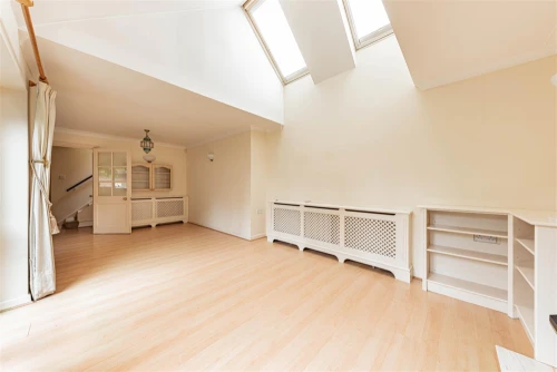House - Semi-Detached Main Photo