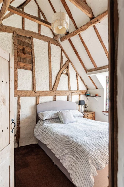 House - Semi-Detached Main Photo