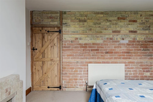 House - Semi-Detached Main Photo